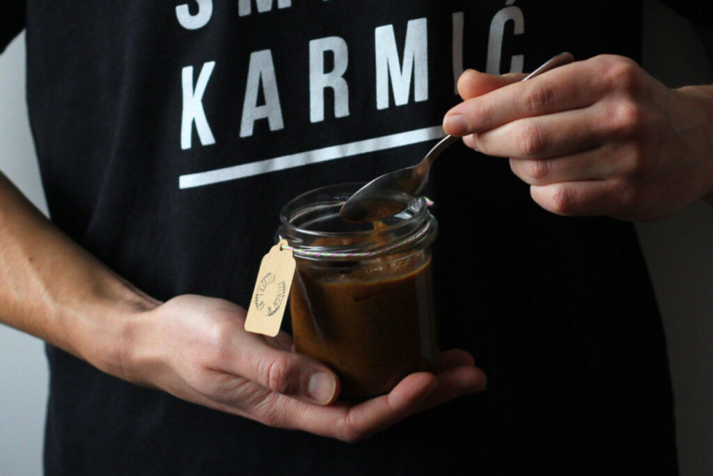 quasi-caramelo salado casero - caramelo vegano de dátiles