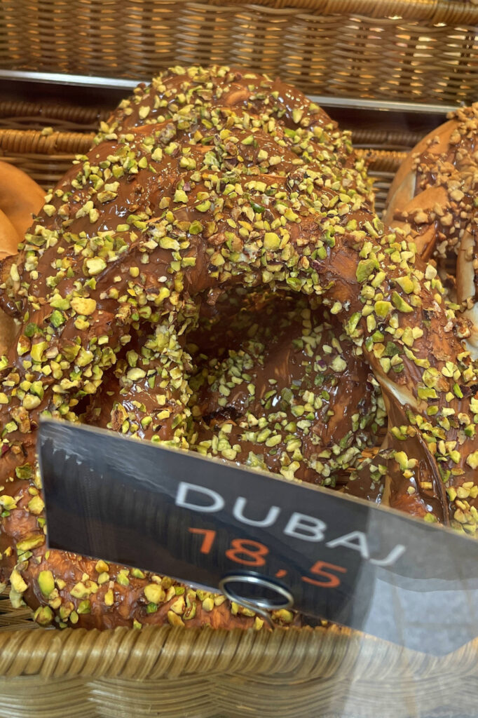 El chocolate de Dubai inspira ' Pretzel de Dubai, Pan Precel, Torun, Polonia