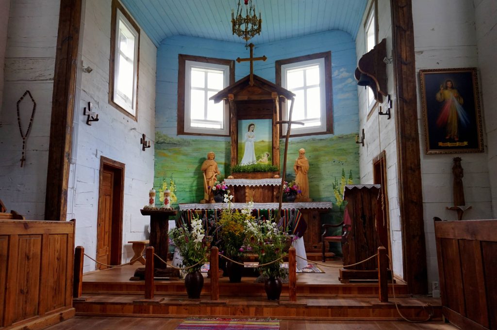 Capilla de María de Arándano Silvestre, Koryciny, Polonia - el altar