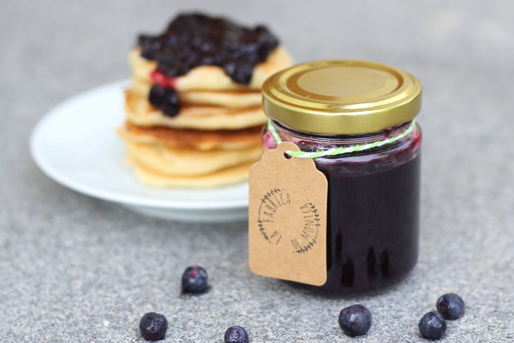 Pancakes con mermelada de mirtilo